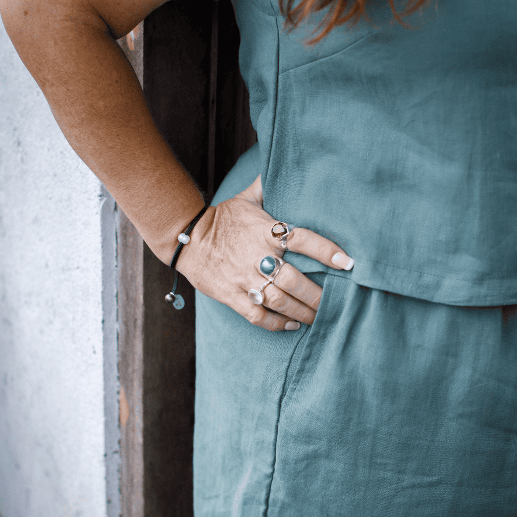 linen shorts pocket detail