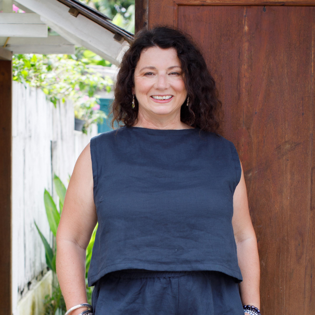 Linen sleeveless top on Di from front