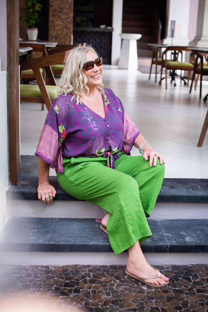 Taleeta - linen pants - green - sitting